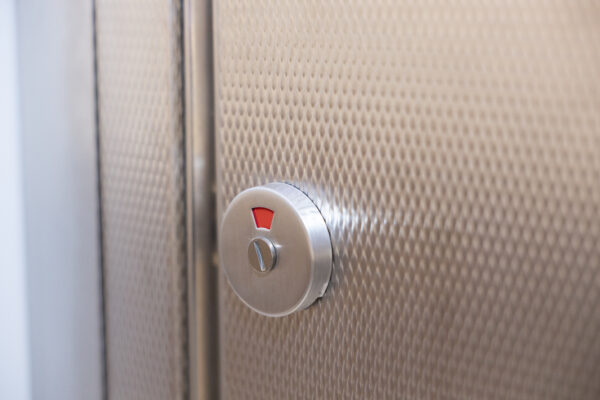 Partition slide latch